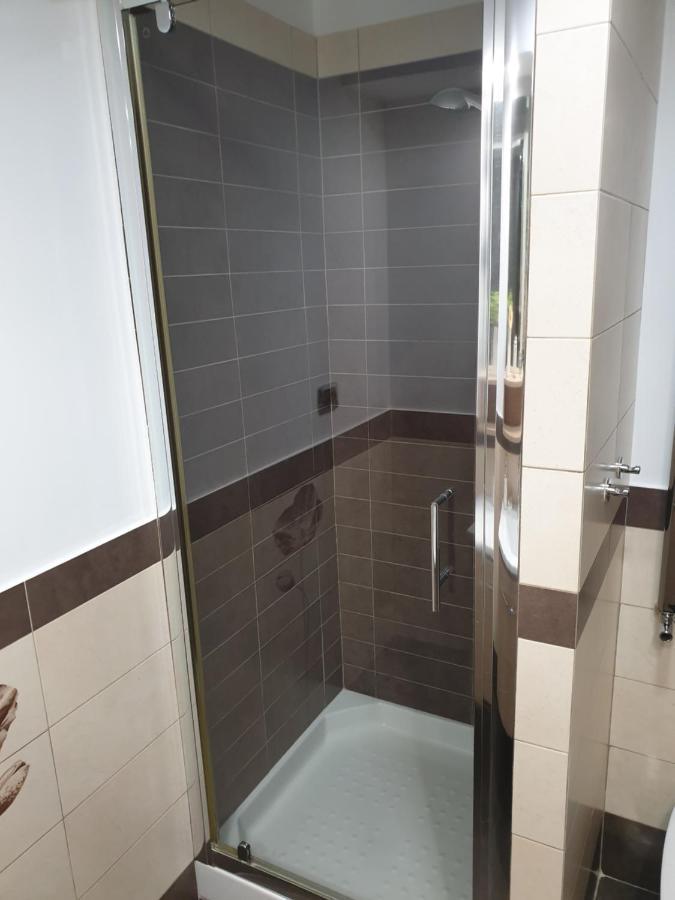 Modern Apartament Fagaras Bagian luar foto
