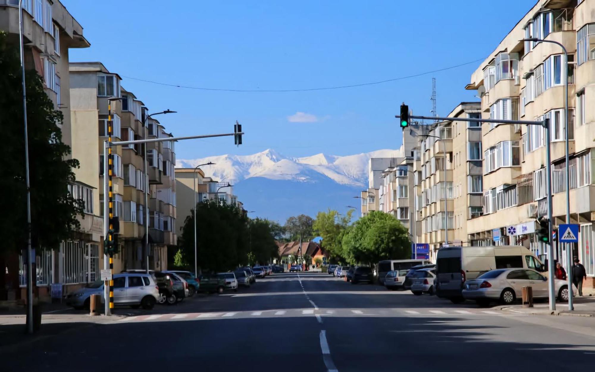 Modern Apartament Fagaras Bagian luar foto
